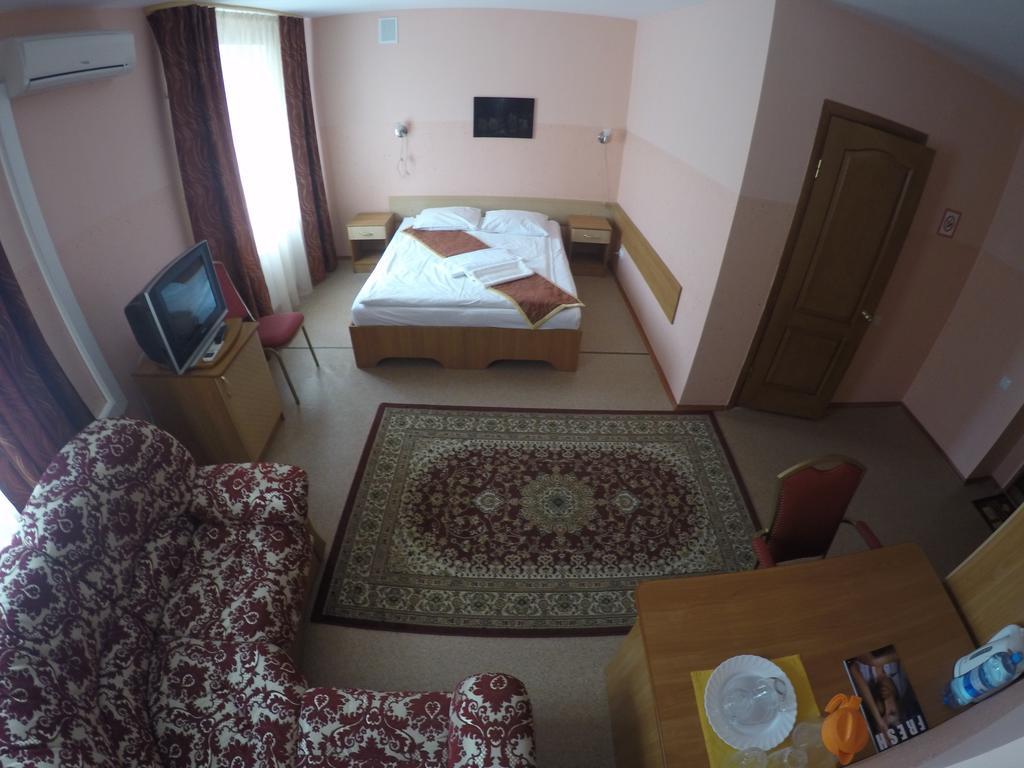 Kurmet Hotel Oral Room photo