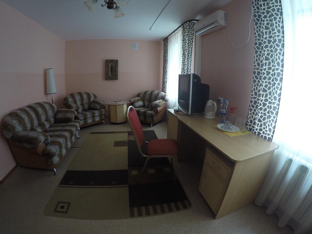 Kurmet Hotel Oral Room photo