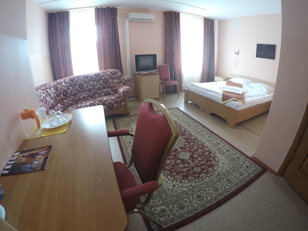 Kurmet Hotel Oral Room photo