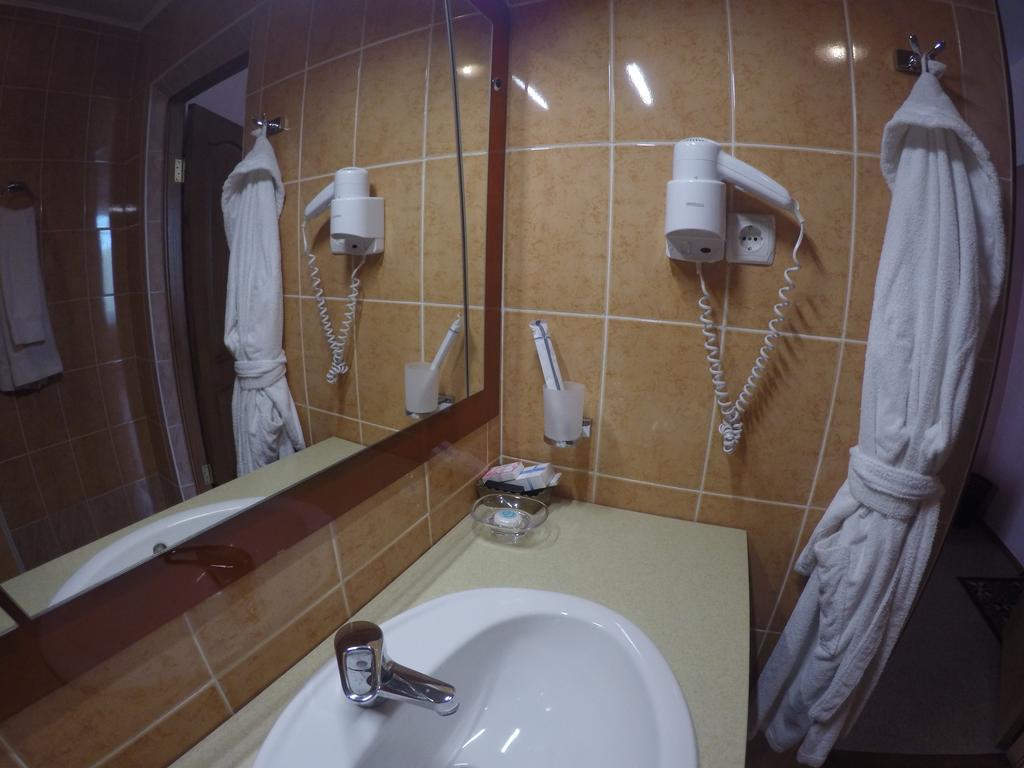 Kurmet Hotel Oral Room photo