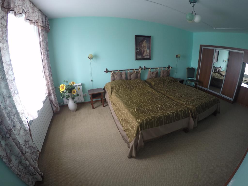 Kurmet Hotel Oral Room photo