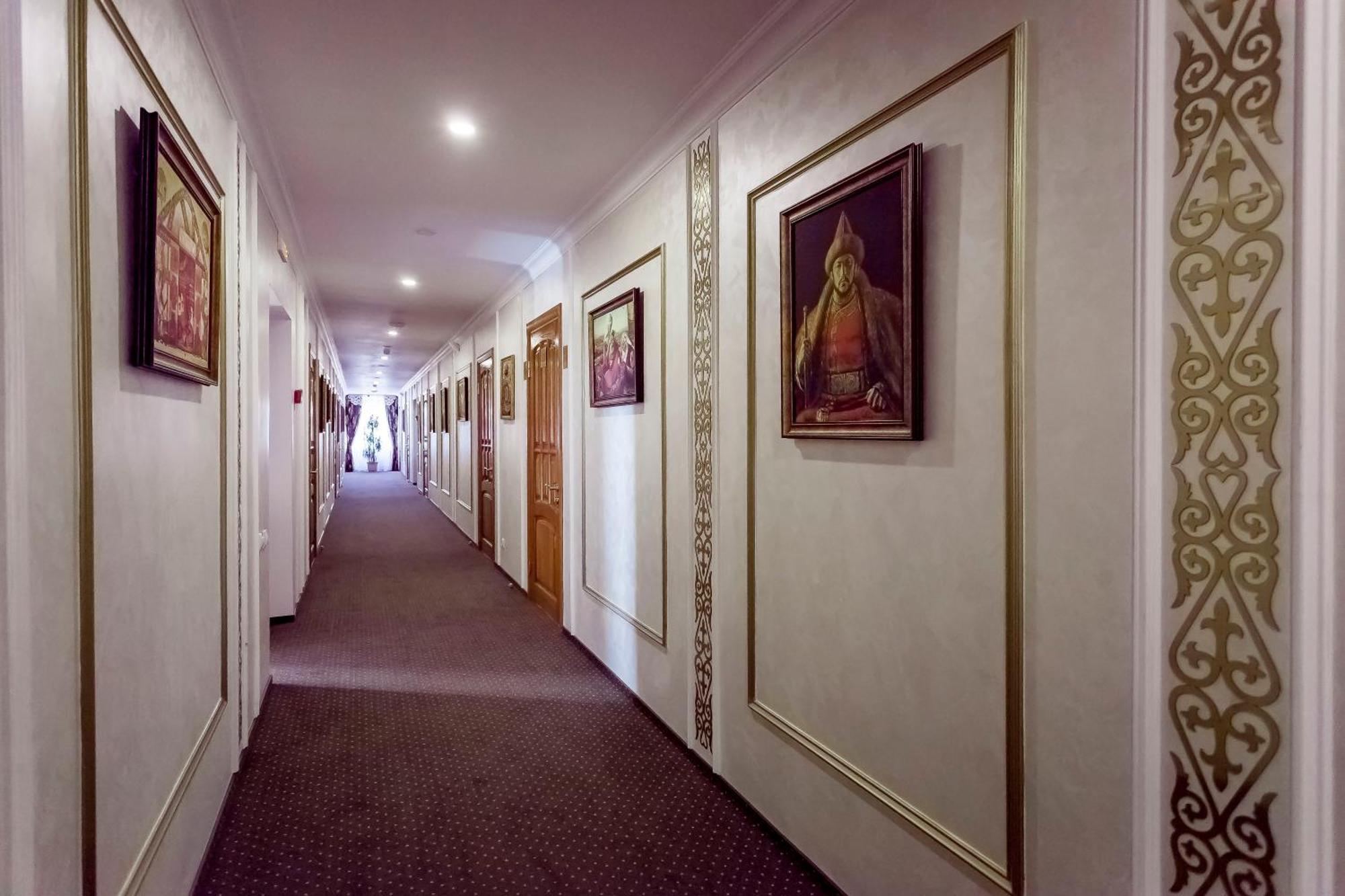 Kurmet Hotel Oral Exterior photo