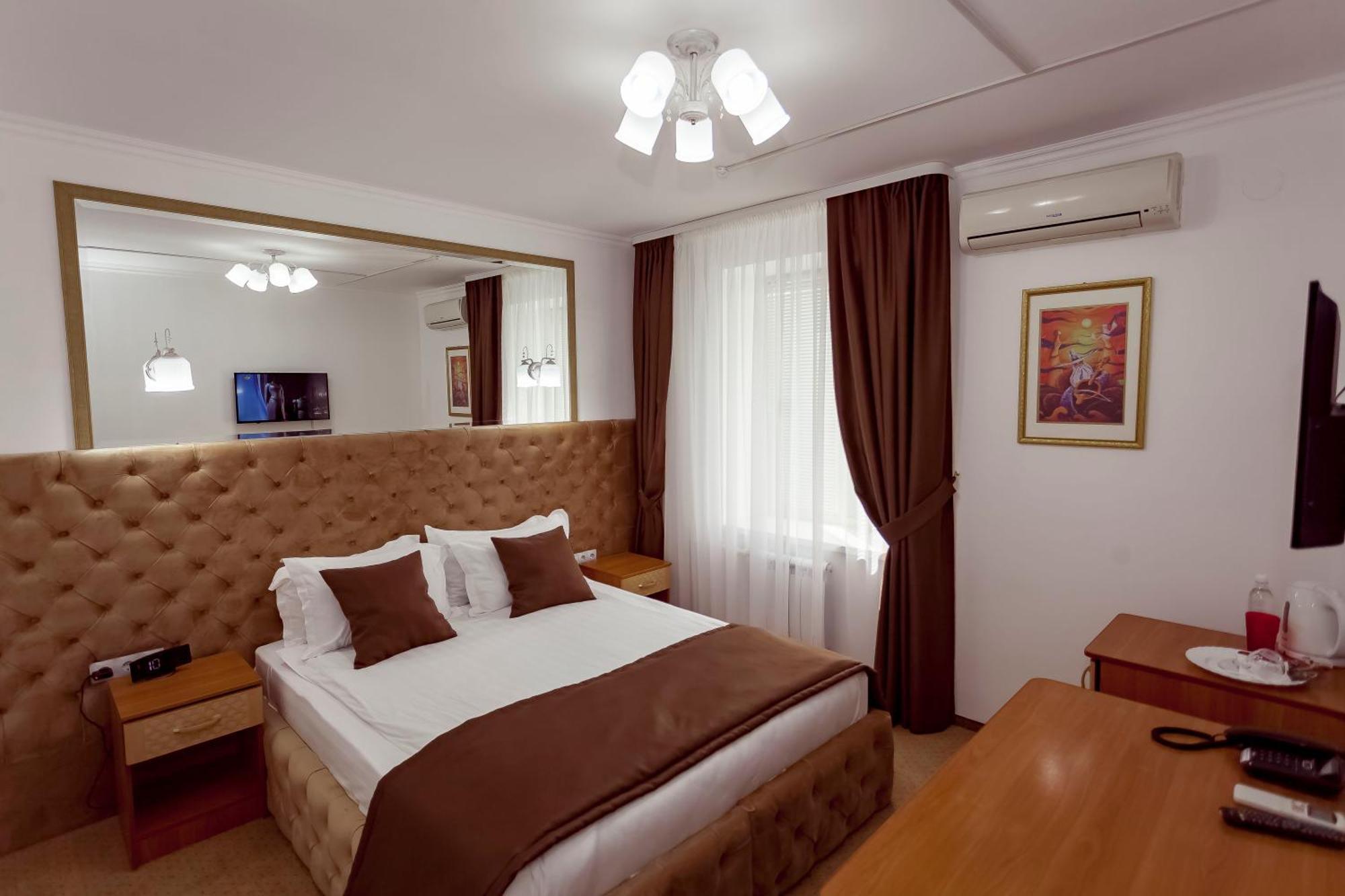 Kurmet Hotel Oral Exterior photo