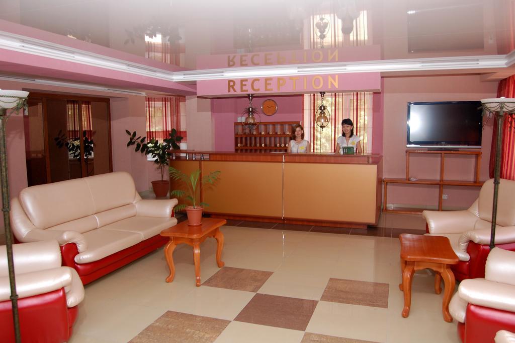 Kurmet Hotel Oral Exterior photo